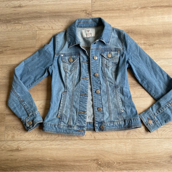 Guess‎ women’s medium jean jacket - Picture 2 of 5